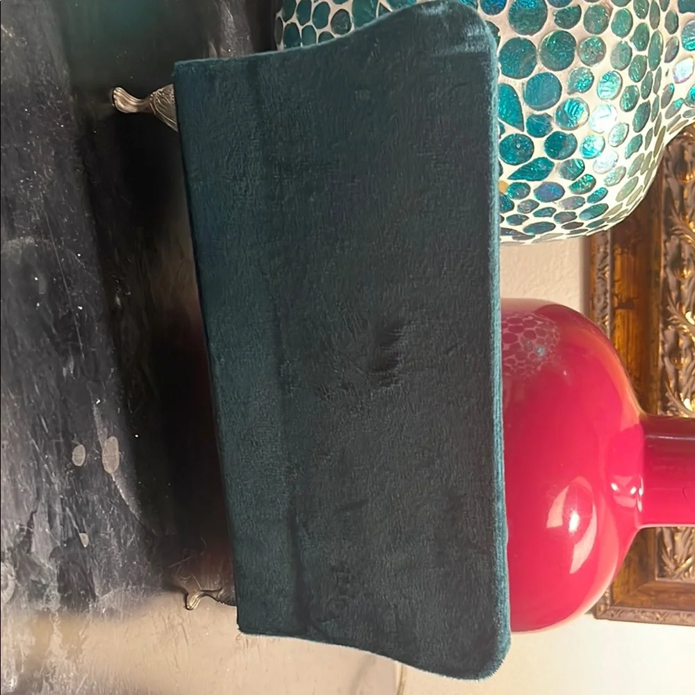 Teal Velvet table decor - Picture 5 of 5